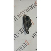 Кронштейн кріплення подушки двигуна (правий) 8200818975 на Renault Trafic, Opel Vivaro, Nissan Primastar 2006 — ≥ г.в. 2.0dci, 2.0ctdi 